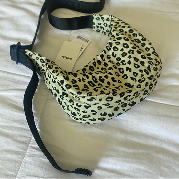 mini baggu crescent bag